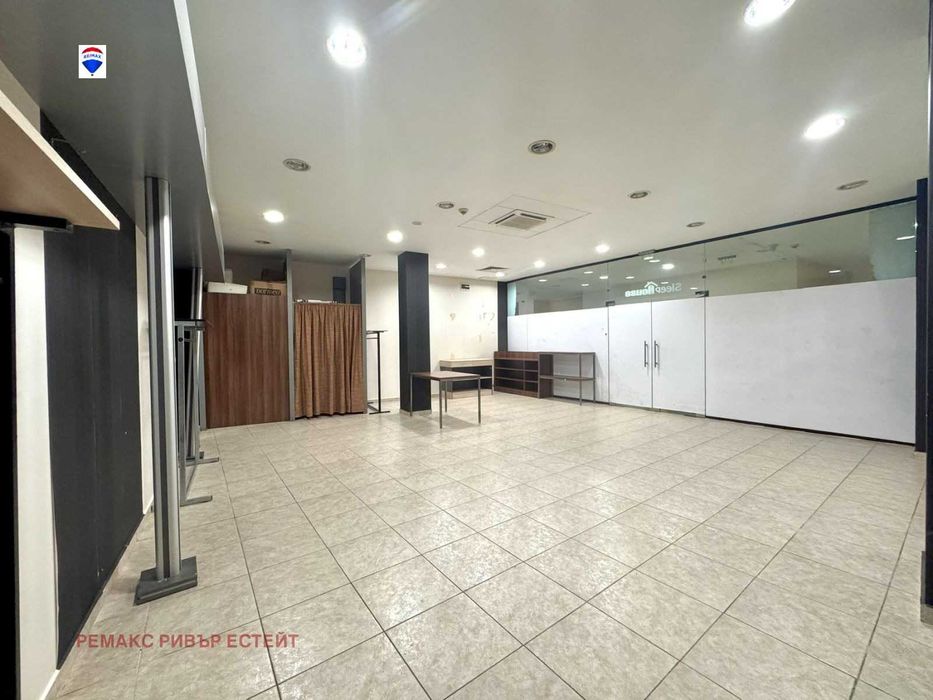 Дава се под наем Магазин в Русе, Център - 65 кв.м за 280.5 € - Снимка #3