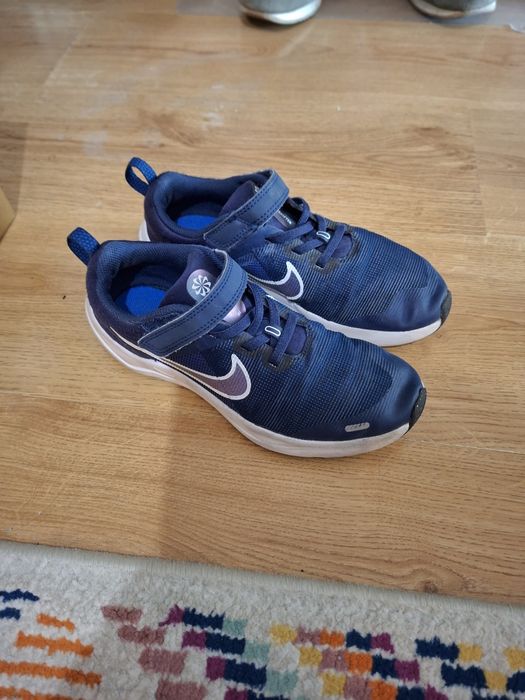 Vand adidasi Nike pentru copii
