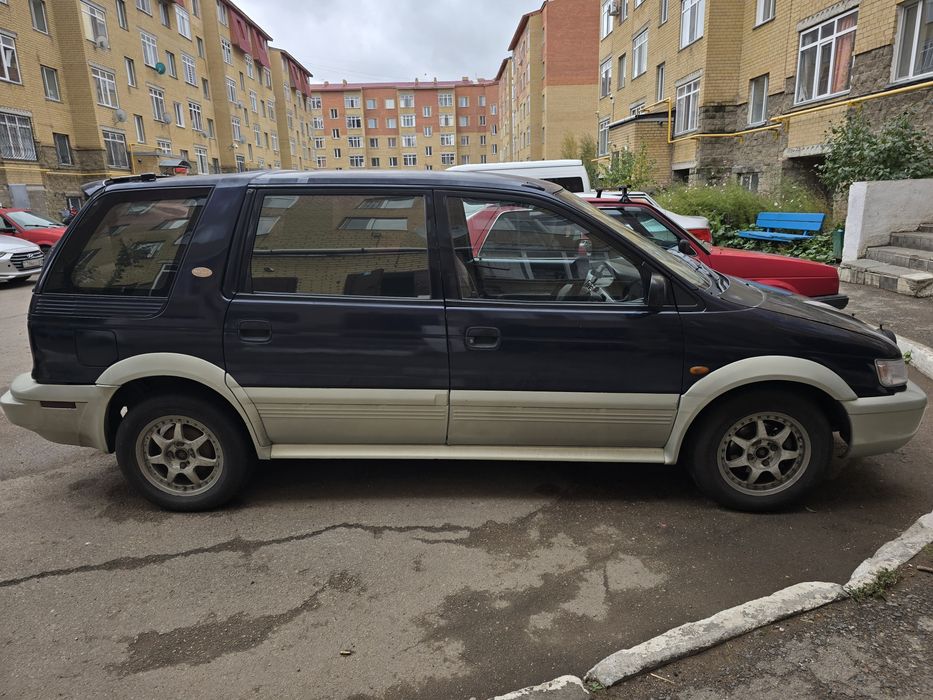 Продам машину Mitsubishi Chariot 1995г