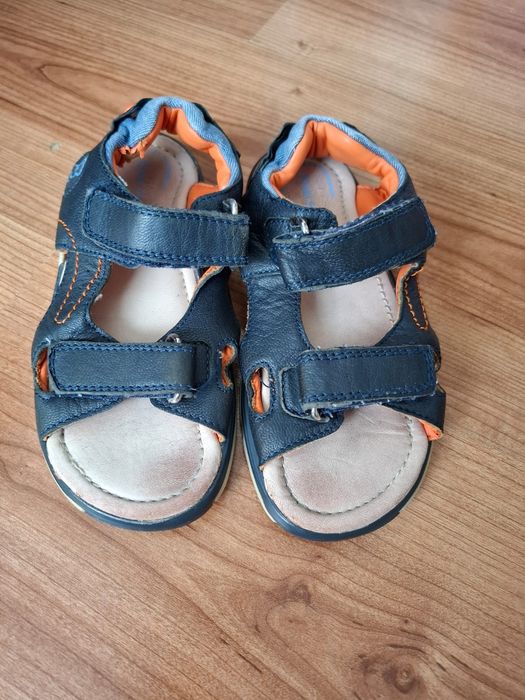 Sandale de piele nr 28, interior 17 cm.