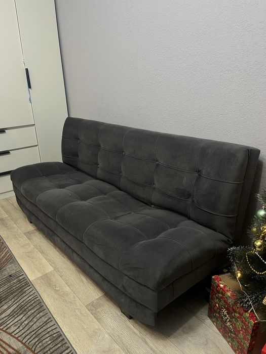 Диван б/у в нормальном состоянии