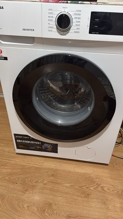 Vând mașină de spălat rufe Toshiba
