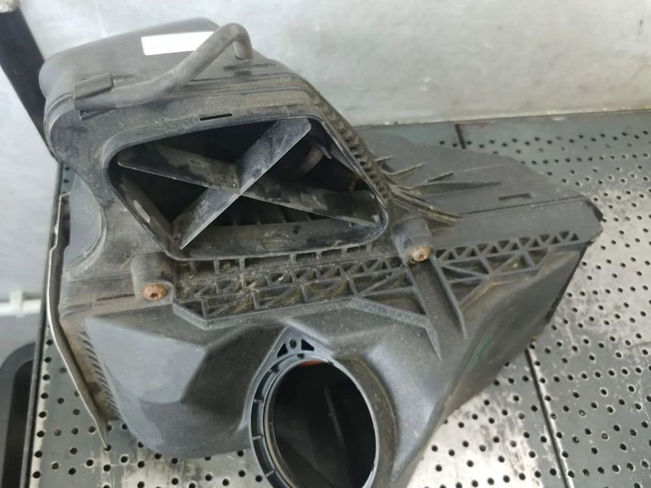 carcasa filtru aer 2.0 tdi audi a4 b8 8k  8k0133835ad