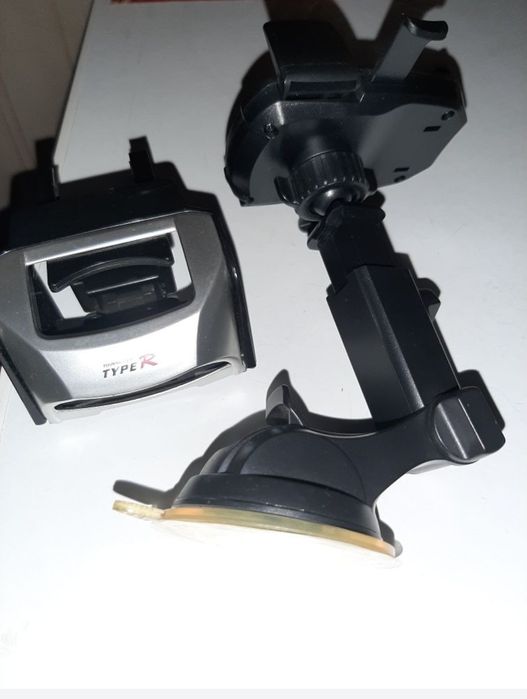 Поставка за телефон и чаша в кола