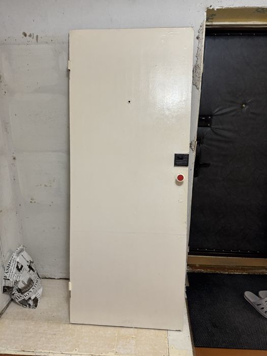 Дверь деревянная