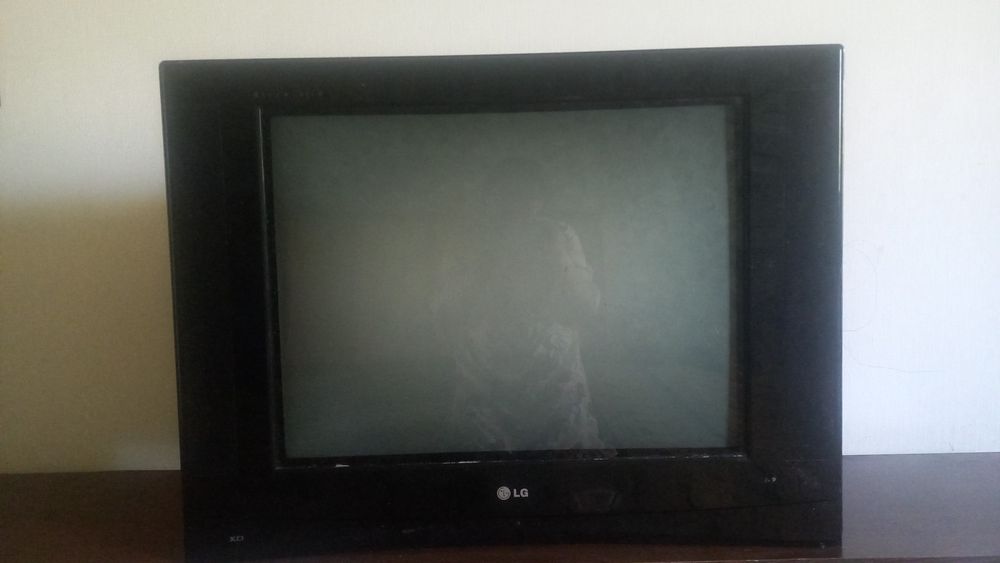 LG телевизор в отличном состояние