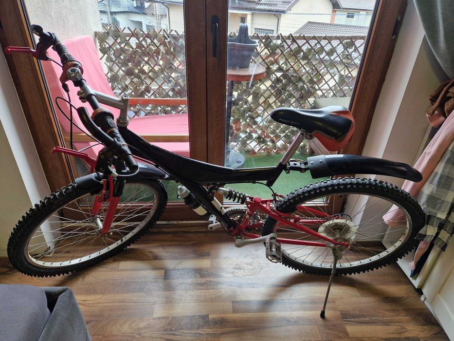 Bicicletă MTB full suspension – stare bună