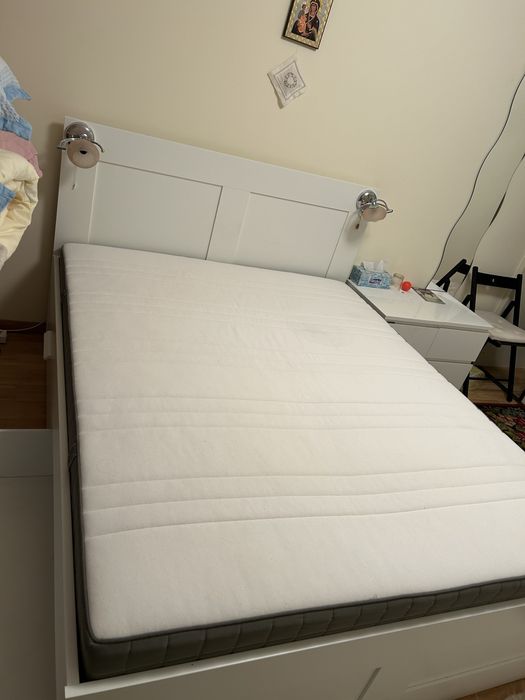 Vand pat Ikea cu sertare model  Brimnes, saltea si 2 aplice