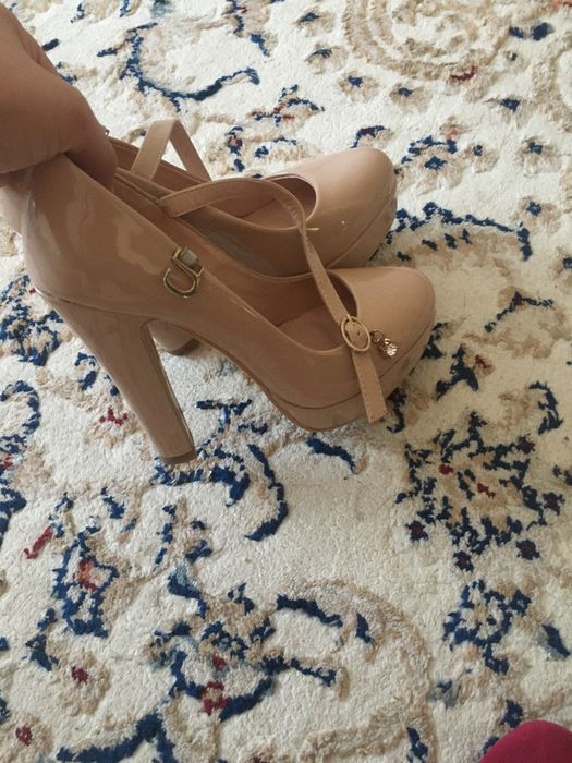 Продам туфли бежевые