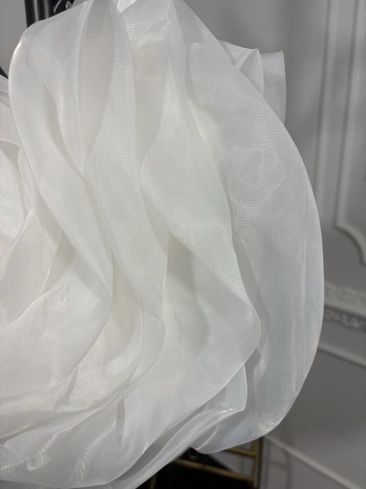 Бял топ с роза , нов