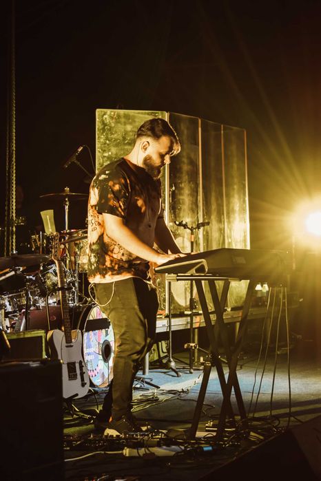 Lecții de chitară, bas, tobe, pian și ukulele - Fizic & Online