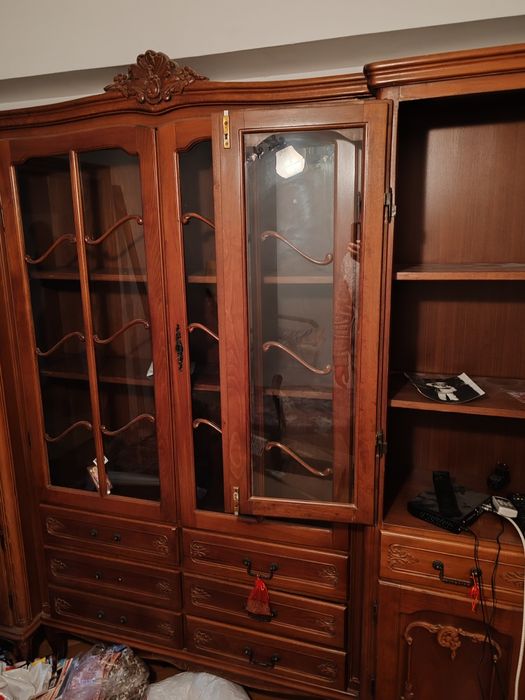 Bibliotecă vintage din lemn masiv, model clasic elegant