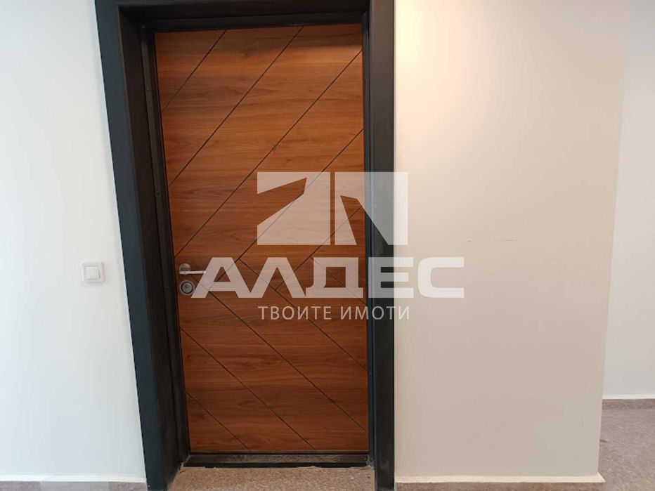 Продава се еднопространствен апартамент в Красна Поляна 3!