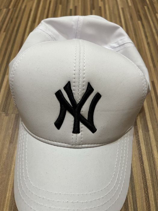 Бяла шапка New Era