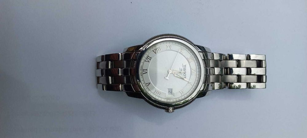 Часы наручные мужские.