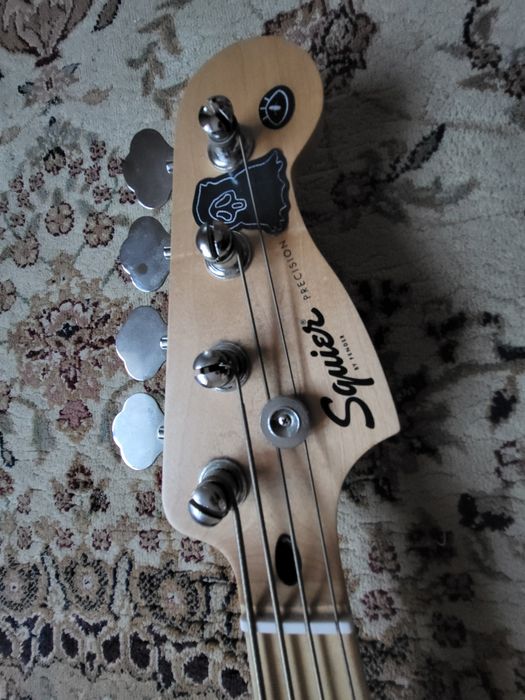 Басс гитара 4струнная
