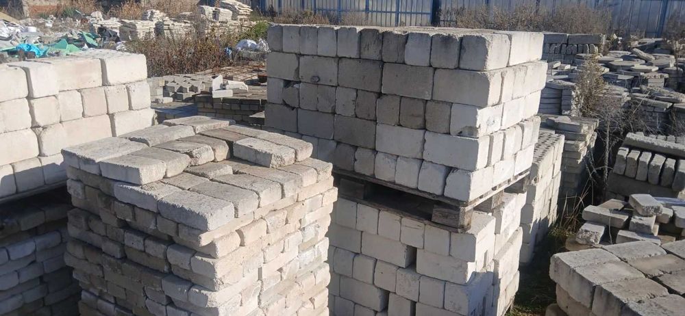 Тротоарни плочки, бордюри, паркинг елементи и др. Стеоителни материали