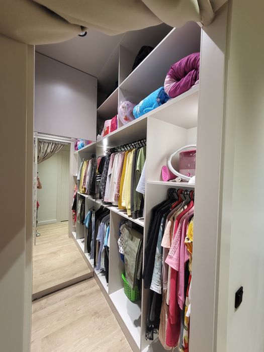 Продаётся  4-х комнатная с ремонтом в NRG Jomiy