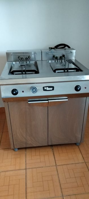 Фритюрница от Грильмастер/ Панировочный стол