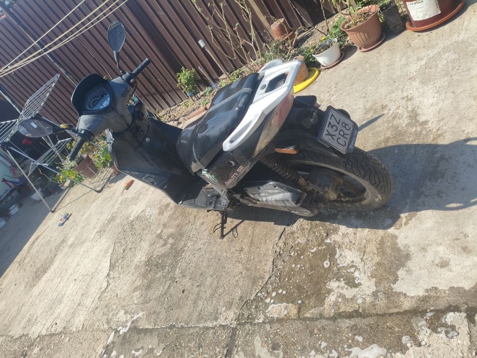 Vând kimco agility de 50 mai multe detalii la tel