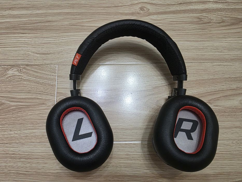 Căști Wireless Plantronics Voyager 8200 UC (B8200) – Stare Excelentă!
