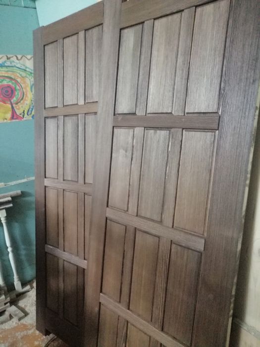 Двери из натульного дерева