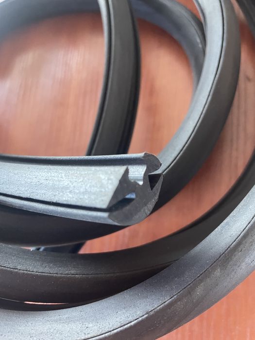 Уплотнитель лобового стекла Зил-130 ГАЗ-3307