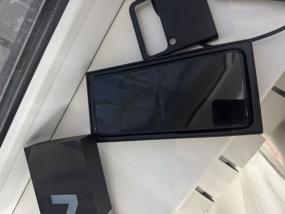 Samsung galaxy Z Flip3 5g