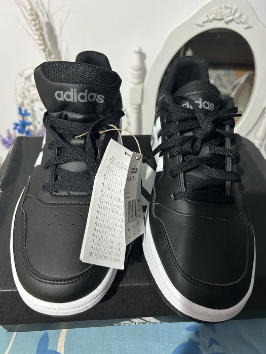 Vand adidasi adidas noi