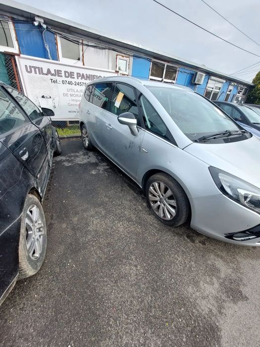Dezmembrez Opel Zafira C 1,6 CDTI