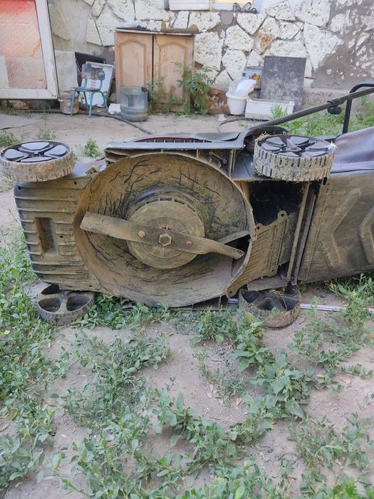 Электрогазонокосилка