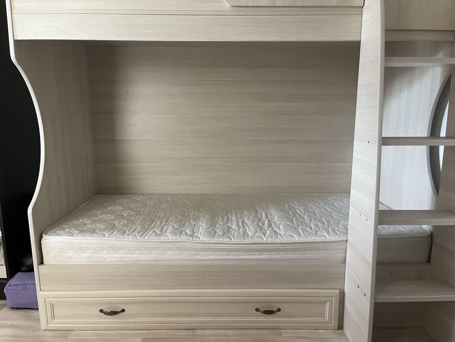 Продам двухэтажную кровать