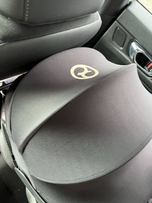 Vând Cybex  - scoica cybex Cloud G i-size plus Moon Black