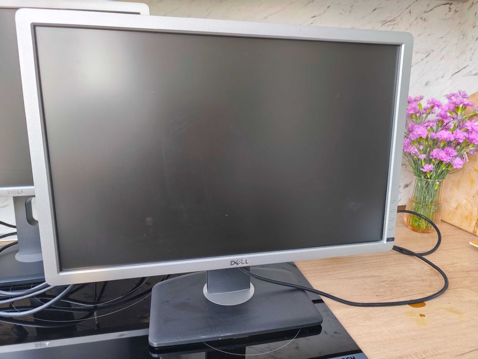 2бр Монитори Dell P2213