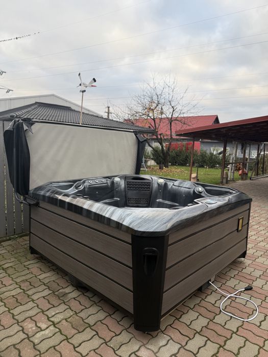 Jacuzzi piscină ciubăr spa