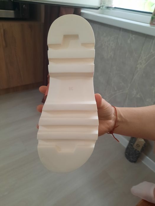 Продаётся босоножки