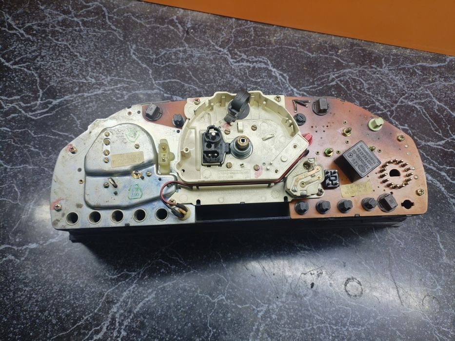 Щиток приборов Мерседес 124