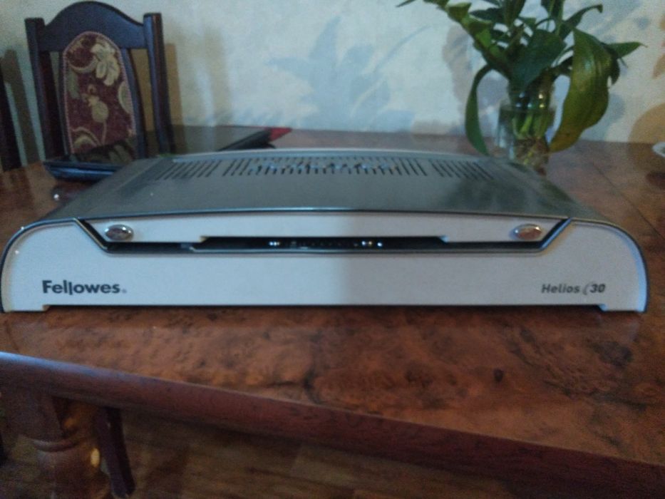 Fellowes helios 30