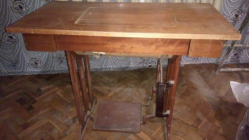 Продавам шевна машина " Науман"крачна и на ток