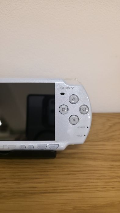 Sony PSP 2000, Modat, 550 jocuri, 9 în 1,  gata de joacă