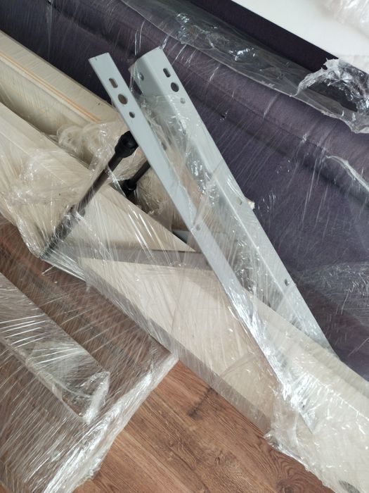 Кровать для спальни