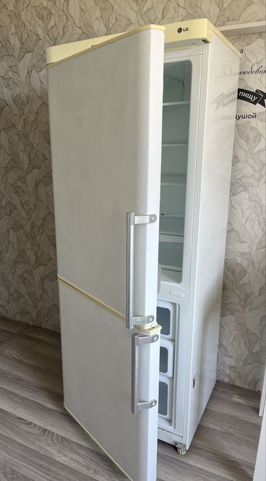 Продам холодильник Октябрьский