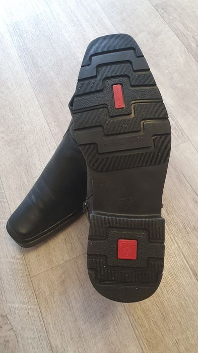 Ботинки кожаные 42 р.