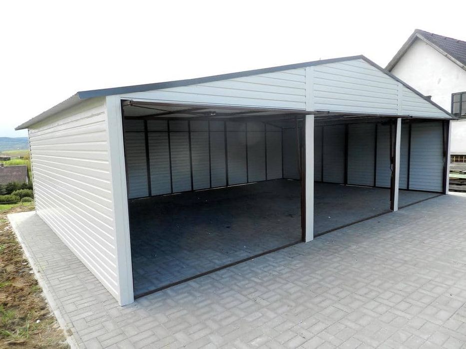 Vand garaj auto pe structura metalica