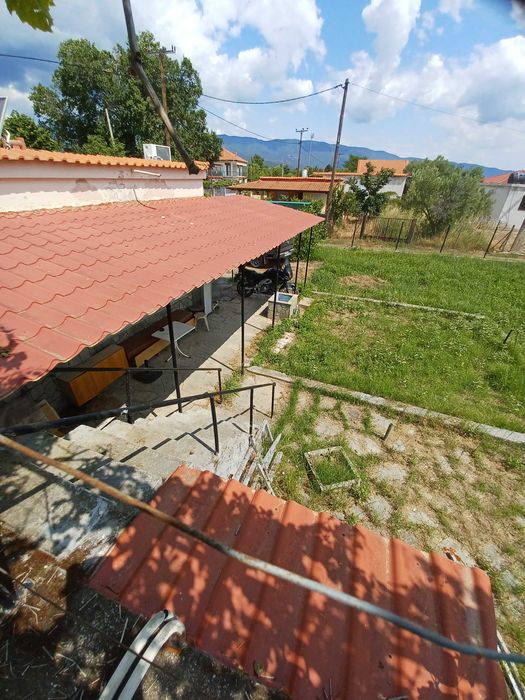 Продава с площ 85 м2 и двор 508 м2 в Паралия Врасна, Гърция