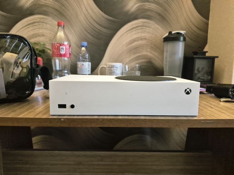 Xbox series s 2 геймпада