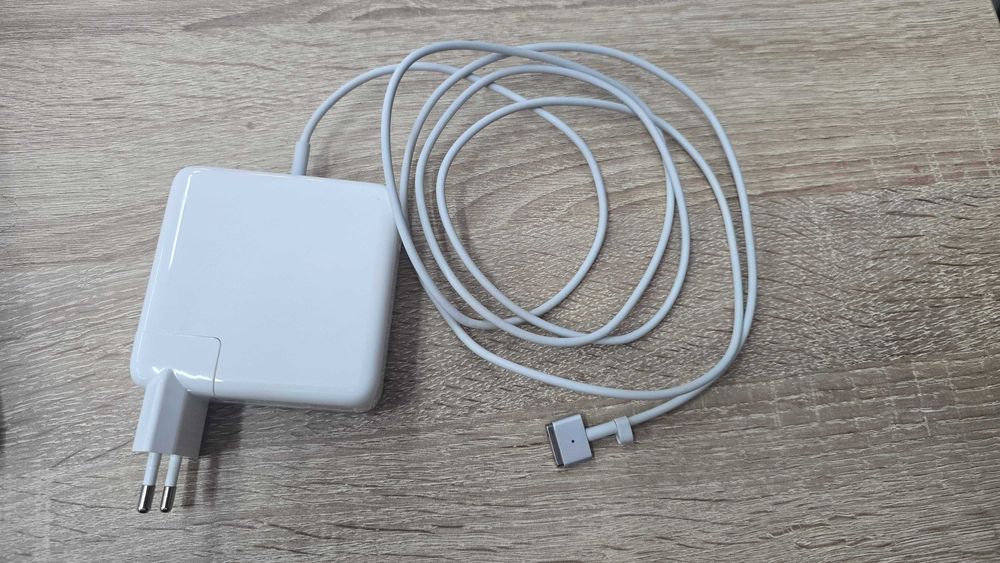 Зарядно MagSafe 1, зарядно за MacBook