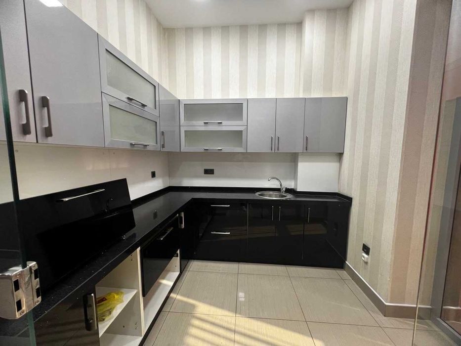 Современный офис в Ойбеке:статусная локация,панорамные окна,парковка(5