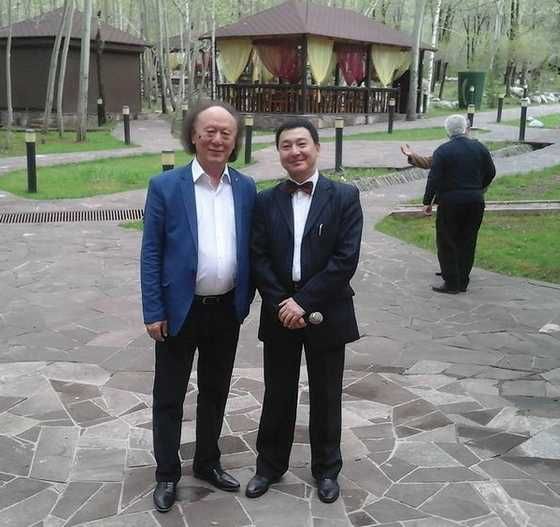 На двух языках тамада с живым вокалом