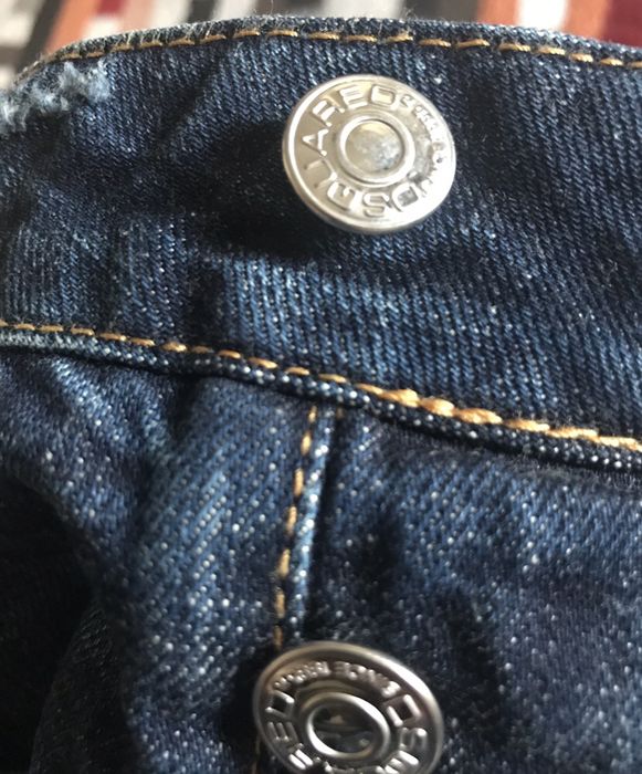 Vând blugi Dsquared autentici, cu eticheta